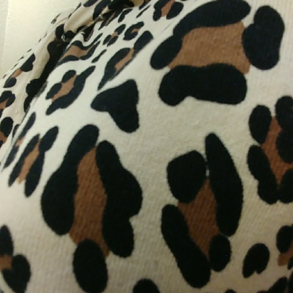 August Silk Keyhole Neck Sweater - Picture 3 of 8